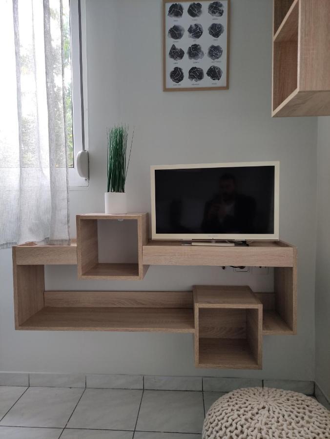 D&D Studio Apartment ปีร์กอส ภายนอก รูปภาพ