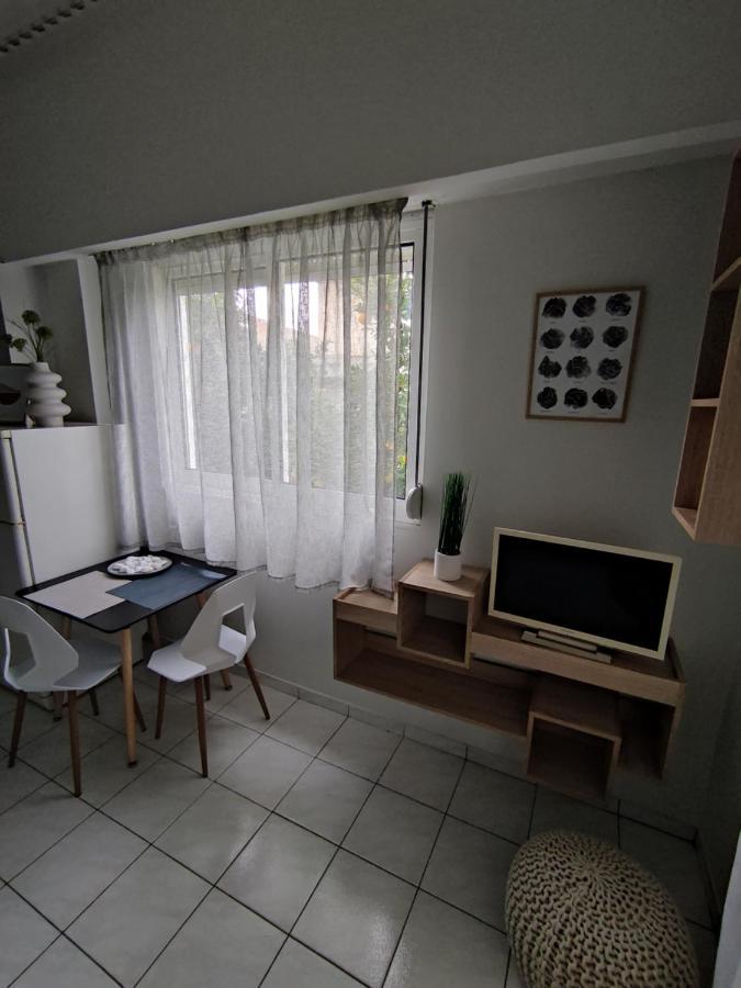 D&D Studio Apartment ปีร์กอส ภายนอก รูปภาพ